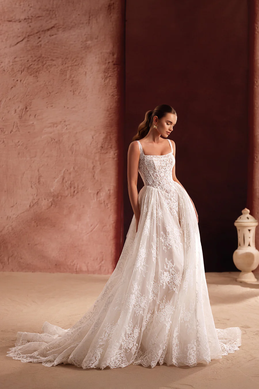 dama-couture-becco-brautkleid-rueckenschnuerung-spitze_900x